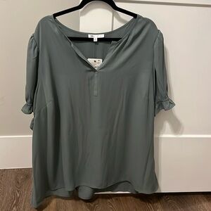 NWT Sage Green Women’s Blouse. Size 3x